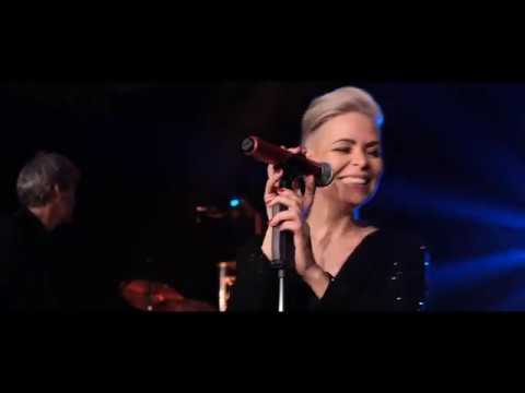 The band behind Tina Well - Watch all the great musicians