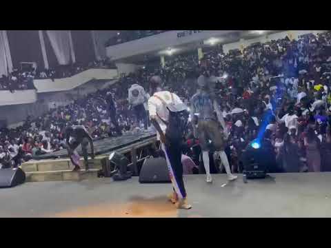 La prestation de Alby Wayne au concert de Seydou Chée (2022)