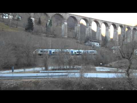 MINUETTO E. TRANSITA IN GALLERIA ELICOIDALE E SUL VIADOTTO. VERNANTE (CN) 24 - 1 - 2016.