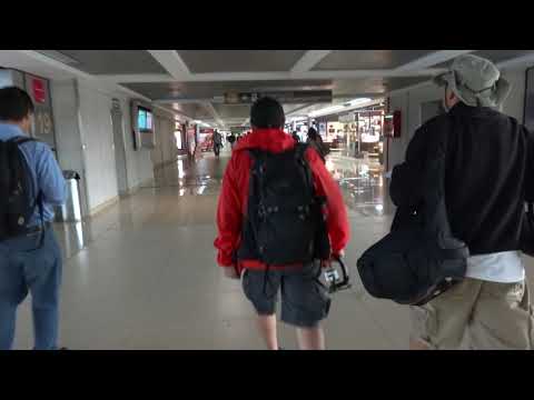 Caminhada pelo Terminal Internacional La Aurora da Cidade da Guatemala