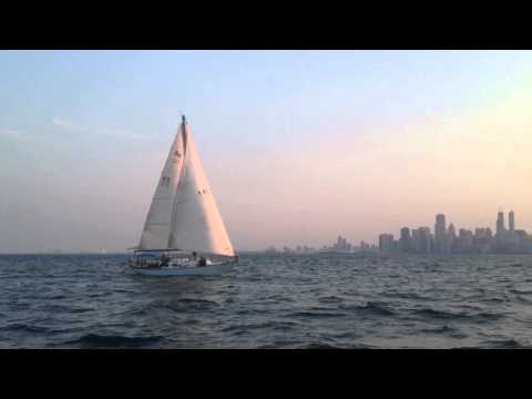 Alberg 35 'Caprice' hitting top speed in Chicago