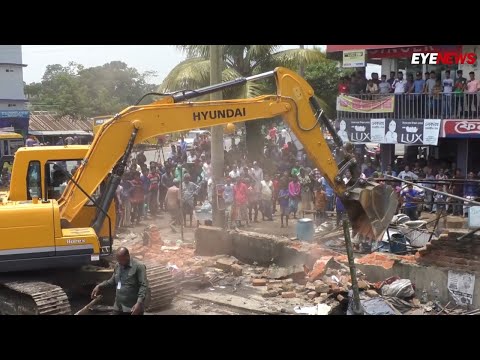 বুলডোজার দিয়ে গুড়িয়ে দেওয়া হলো অবৈধ স্থাপনা-দোকানপাট