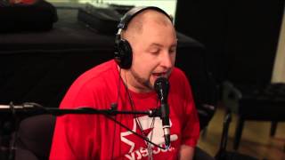 Statik Selektah describes Black Thought in a 4 minute studio session