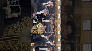 מנהיג הדור מרן הראש"ל רבינו יצחק יוסף בכניסה לדינר "קרן עולם התורה" בארצות הברית (מורשת מרן) - התמונה מוצגת ישירות מתוך אתר האינטרנט יוטיוב. זכויות היוצרים בתמונה שייכות ליוצרה. קישור קרדיט למקור התוכן נמצא בתוך דף הסרטון