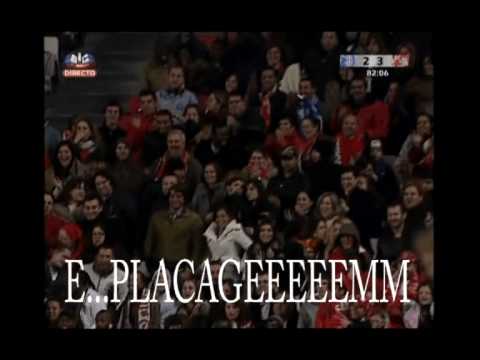 Adepto invade relvado Benfica All-Stars vs Zidane,Ronaldo & friends