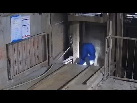 MINER FALLS INTO AN OPEN SHAFT INSIDE A MINE 💀