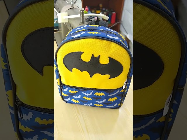 Vídeo relacionado con DC Comics - Bolsa de Batman con cordón para niños, mochila escolar para niños, regalo oficial para niños