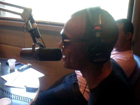 Locutora Mônika Leão Entrevistando Art Popular #PensouFalou Band FM