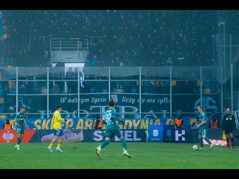 Doping kibiców Legii w Gdyni na meczu z Arką