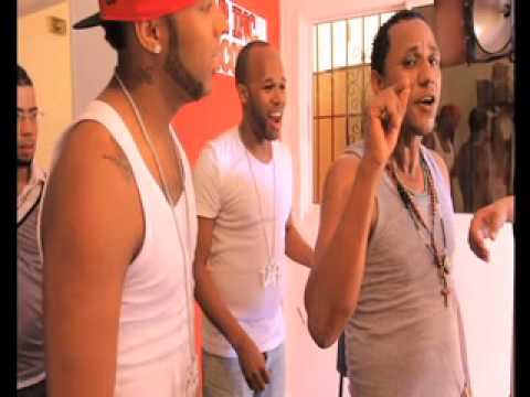 Lolo El Giga y Fiti The One con Chimbala en Cura en el detras de camara del video