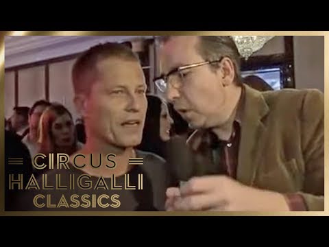 Olli Schulz aka. Charles Schulzkowski: Berlinale aufmischen | Circus HalliGalli Classics | ProSieben
