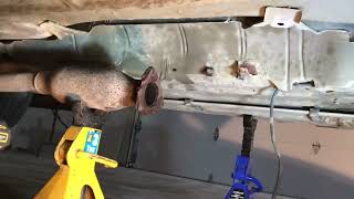 2003 Chevrolet Cavalier Catalytic Converter and Oxygen Sensor