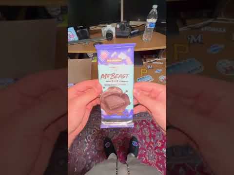 Trying MrBeast Chocolate Bars (Feastables)