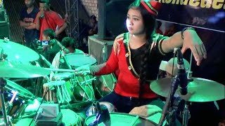 Download lagu Cinta Terlarang Viviartika feat yeyen vivia New kendedes mp3