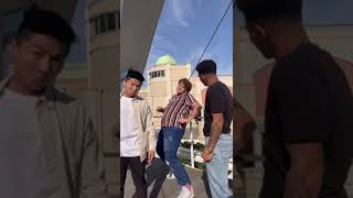 Download lagu White & Chinese Guy Dance To JOHN Vuli Gate by Mapara A Jazz mp3