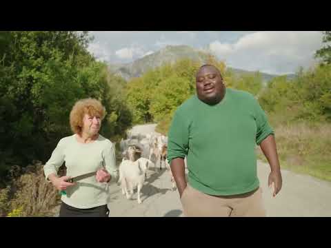 Ο Ζερόμ βοσκάει το κοπάδι της κυρίας Αλεξάνδρας και απολαμβάνει την ηρεμία της φύσης | ΕΡΤ