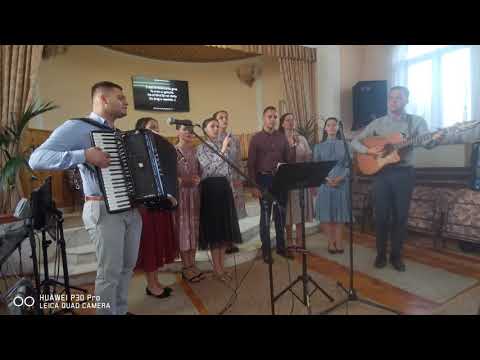 Familia Tomuş... Chiar dacă valuri vin mereu şi crucea-i grea pe Cale