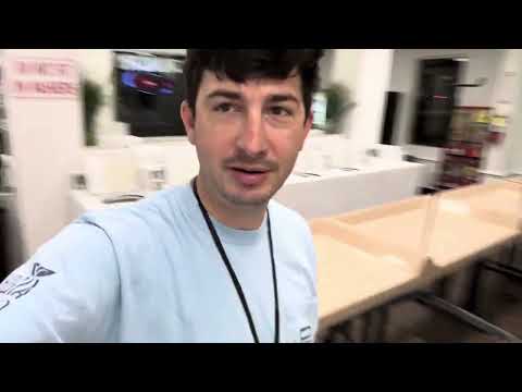 Please bring our buggy back to the oakridge laundromat