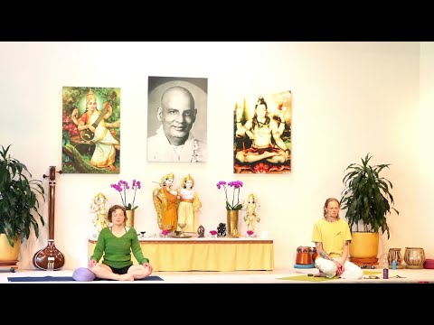 Yogastunde "Geistig" mit Mahindra - Yoga Vidya Mittelstufe - live 9:15 Uhr 09.06.21