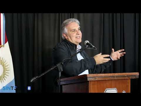 Llaryora en Colonia Barge: anuncios de viviendas, salud y millonarias inversiones