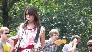 Warpaint - Majesty (Lollapalooza 2010) (HD/HQ)