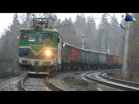 LE5100KW 40-0507-6 & Marfar Unicom Tranzit Freight Train in Gara Predeal Station - 27 February 2021