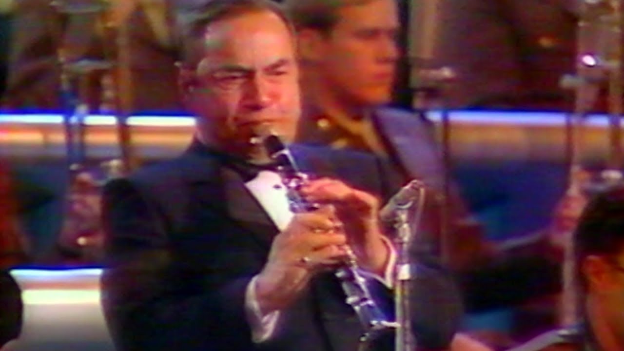 Stealin' Apples - Peanuts Hucko 1984