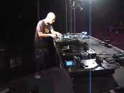 HIT THE DECKS DJ BATTLE 2006 FINALS-DJ SWORDZvsDJ MADFINGAZ
