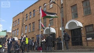 「パレスチナは常に存在する」翻るパレスチナ旗　国家承認受け英代表部で祝賀式典(2025年9月23日)