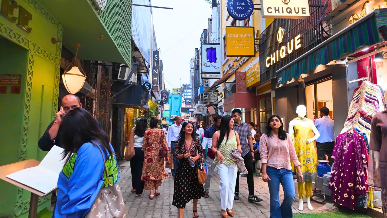 Immersive street-level walking tour through Delhi (Market 26), India, showcasing authentic urban landscapes, local architecture, and the vibrant atmosphere of the city's neighborhoods