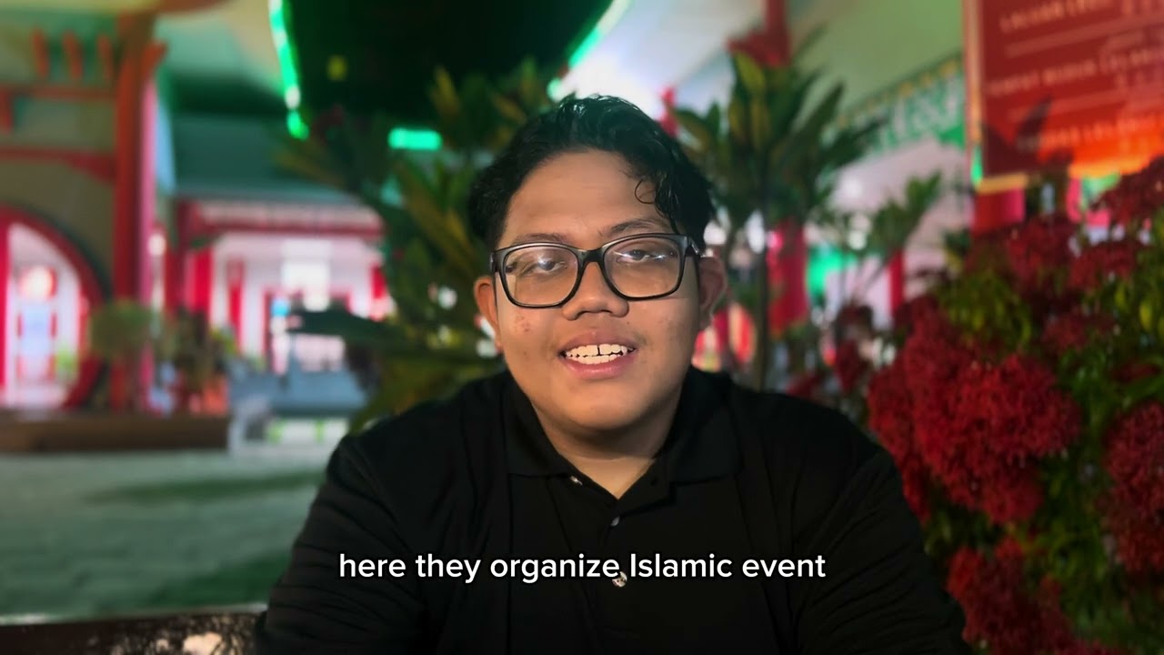 Discover the blend of Islamic and Chinese architecture at this mosque.