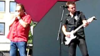 The Moonbones - I don&#39;t wanna be the one