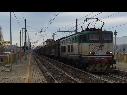 2 TRENI MERCI A DISTANZA DI BLOCCO IN TRANSITO ALLA STAZIONE DI BOLOGNA FIERE...