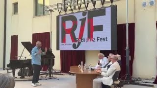 Checco Zalone è dottore in pianoforte jazz: la cerimonia a Rodi Garganico
