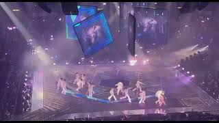 [問卦] 去年香港演唱會 舞者被電視砸扁的後續？