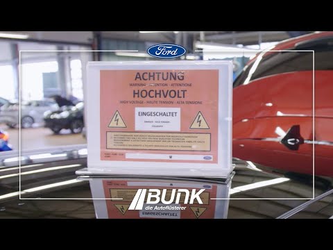 Hochvolt-Experten beim Autohaus Bunk - Servicearbeiten an einem Elektroauto oder Plug-In-Hybrid
