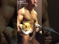 ゴールデンハムスターとモグモグ対決モフモフとムキムキ