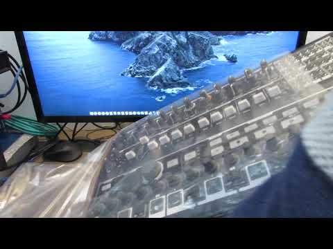 Unboxing Arturia Minibrute 2S