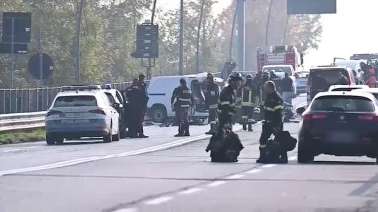 Scontro tra auto sulla tangenziale sud di Bergamo, due morti