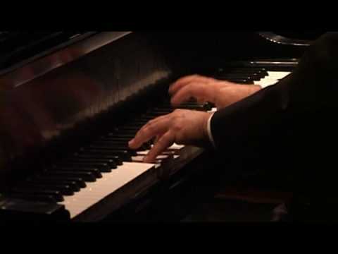 Jorge Luis Prats plays Ignacio Cervantes (vaimusic.com)