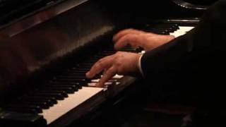 Jorge Luis Prats plays Ignacio Cervantes (vaimusic.com)