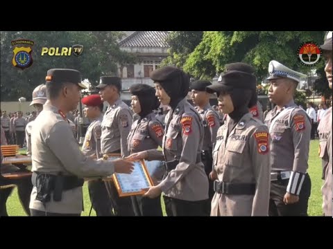KAPOLDA DIY BERIKAN PENGHARGAAN KEPADA 10 PERSONEL &amp; 3 PNS POLRI