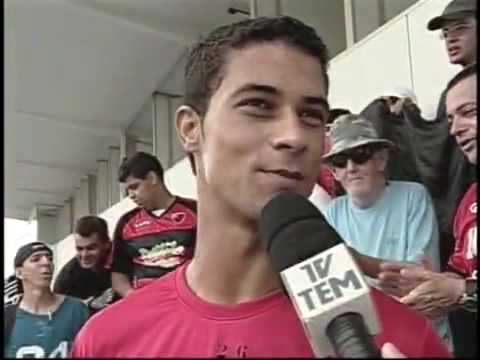 Atacante Ricardo Bueno lança nova dança no Paulistão 2010