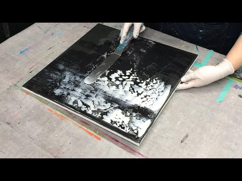 Rakeltechnik in Schwarz Weiß Silber | abstrakte Acrylmalerei mit Blattgold in schwarz und silber