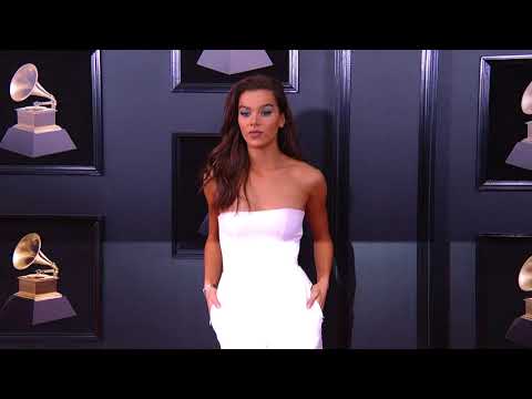 download lagu mp3 mp4 Hailee Steinfeld Red Carpet Dresses, download lagu Hailee Steinfeld Red Carpet Dresses gratis, unduh video klip Hailee Steinfeld Red Carpet Dresses