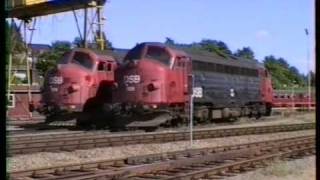 preview picture of video 'DSB Mz1401 og  Mz1428. En forårdag på Fredericia st den 19 maj 1990'