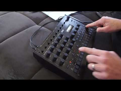 Korg Drumlogue Test Drum and Bass