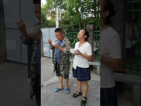 天上飞的是什么，你看着我干啥&hellip;#搞笑夫妻 @绽放的菊