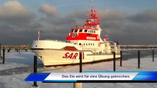 preview picture of video 'Grömitz im Winter mit Kamerafrau Maggi und Iphone 4 Yachthafen Strand Welle Party Feuerwerk 2012'