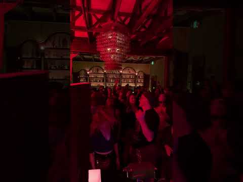 When the crowd moves as one, you know it’s a good night! 🔥🎧 #sunday #vinyl #vinylcollection